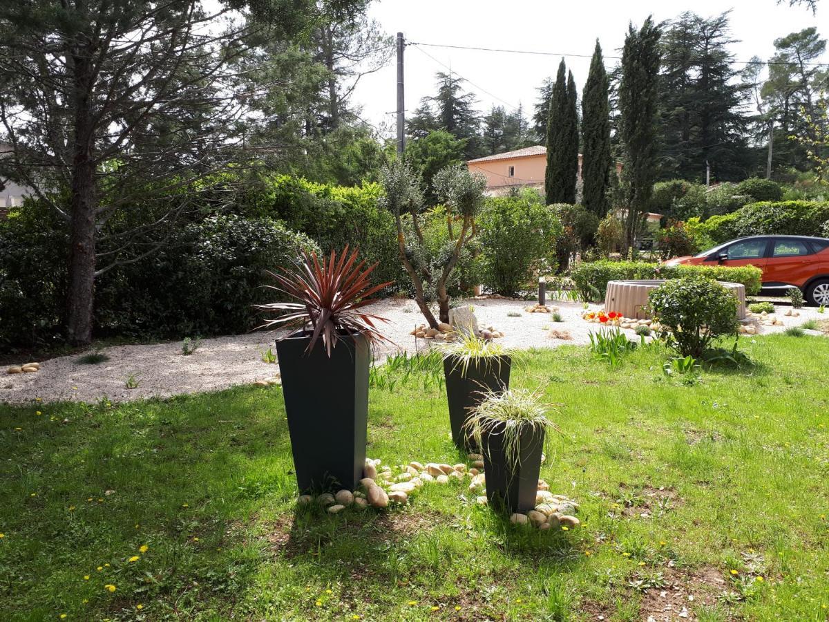 Saint-Maximin Les Coronilles Bed & Breakfast エクステリア 写真