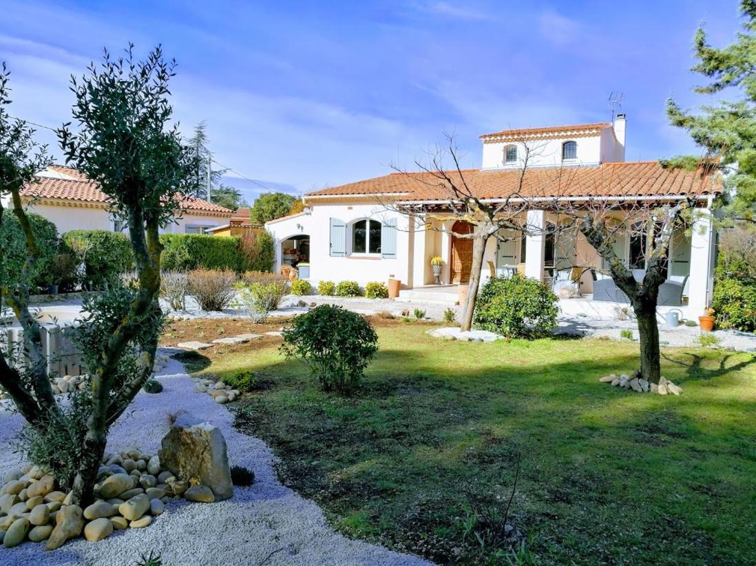Saint-Maximin Les Coronilles Bed & Breakfast エクステリア 写真