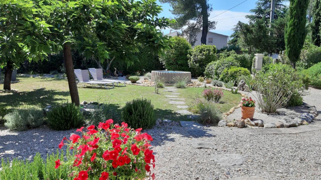 Saint-Maximin Les Coronilles Bed & Breakfast エクステリア 写真